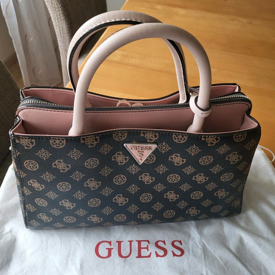 Guess Henkeltasche schwarz/rosa in Böblingen