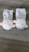 Rassel Babyrassel Rasselsöckchen Babysocken Neugeborene 56 62 68 Niedersachsen - Thomasburg Vorschau