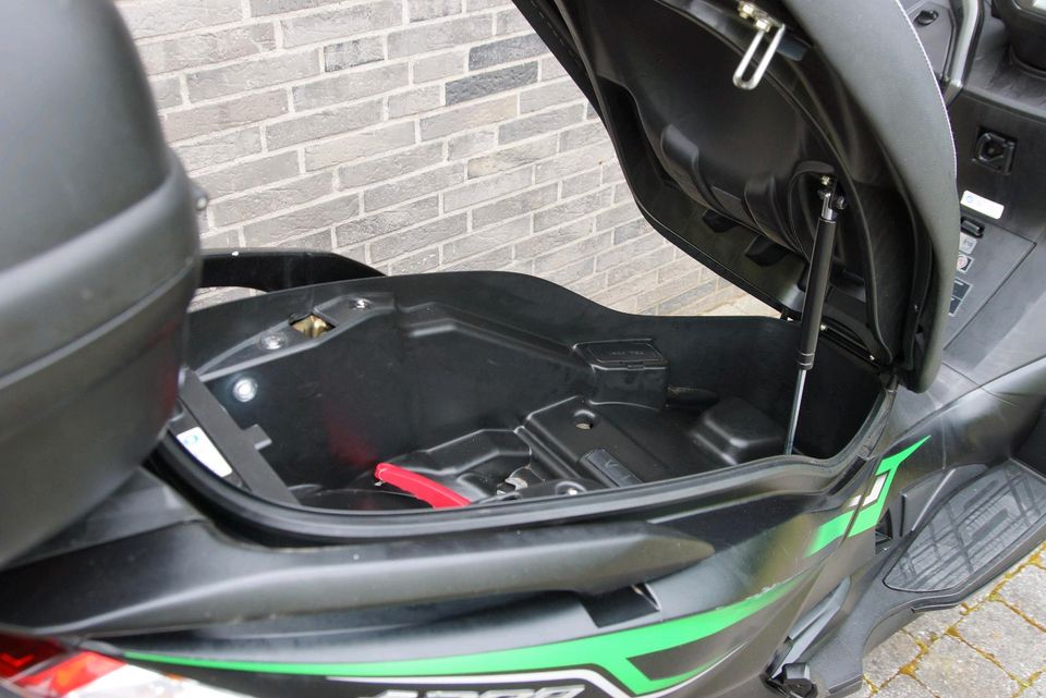 Kawasaki J 300 ABS Roller Maxiscooter Koffer Tausch?! in Düren
