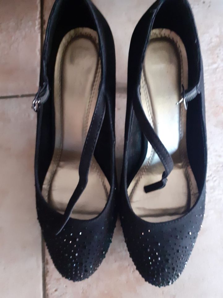 Pumps High Heels Absatzschuhe neuwertig gr. 9 in Brockel