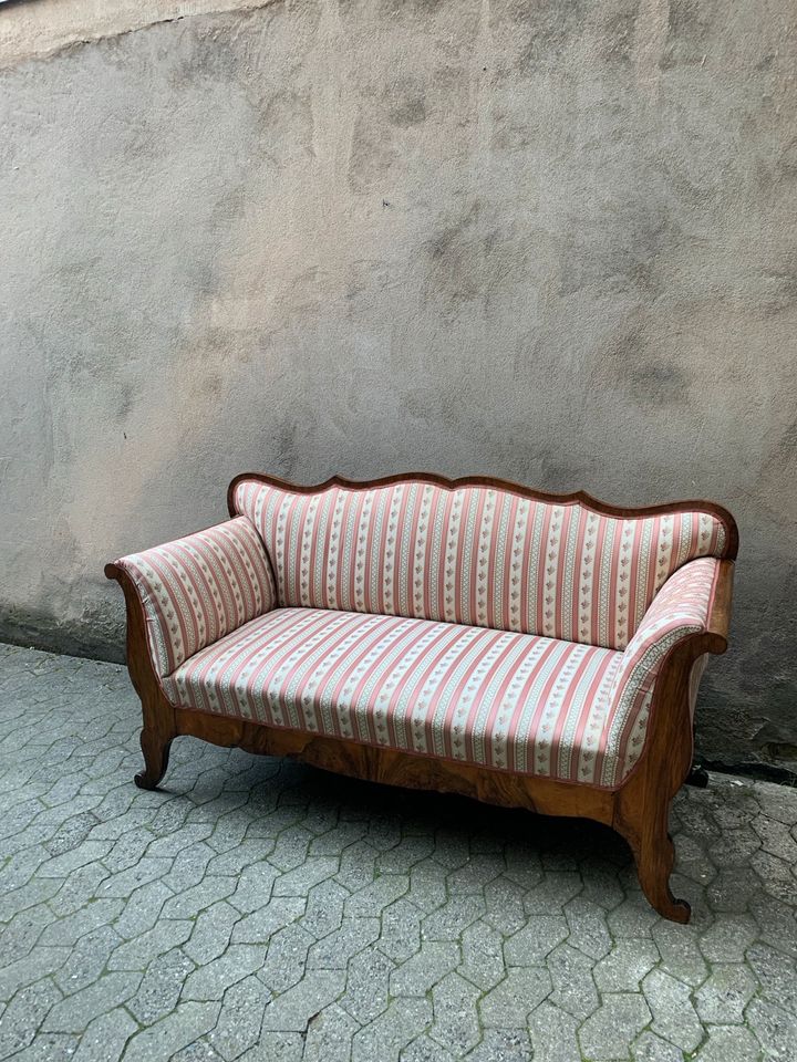 Antikes Biedermeier Sofa Couch guter Zustand aus Nachlass in Nürnberg (Mittelfr)