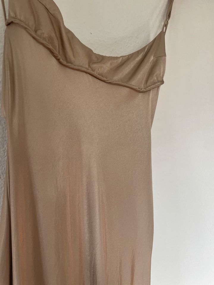 satin maxikleid zara größe s gold/beige rückenausschnitt in Freiburg im Breisgau