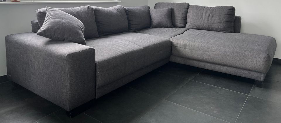 Eckcouch Couch Sofa Schlafcouch grau | inkl Kissen + Bettkasten in Berghülen