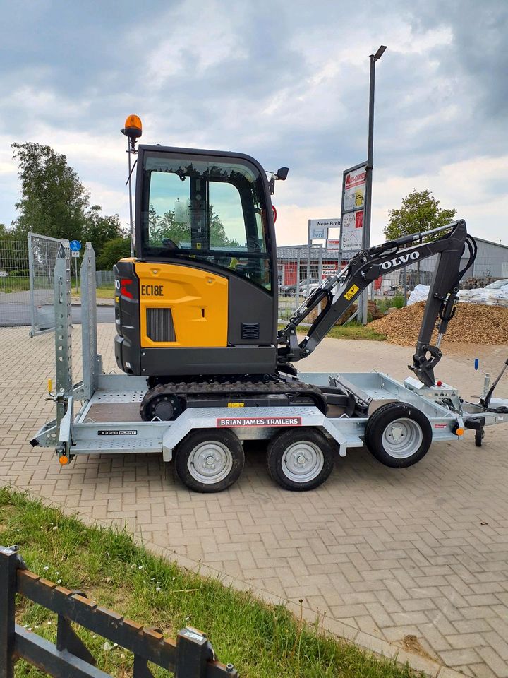 NEUGERÄT Kompaktbagger VOLVO EC18E inkl. Transportanhänger in Helmstedt