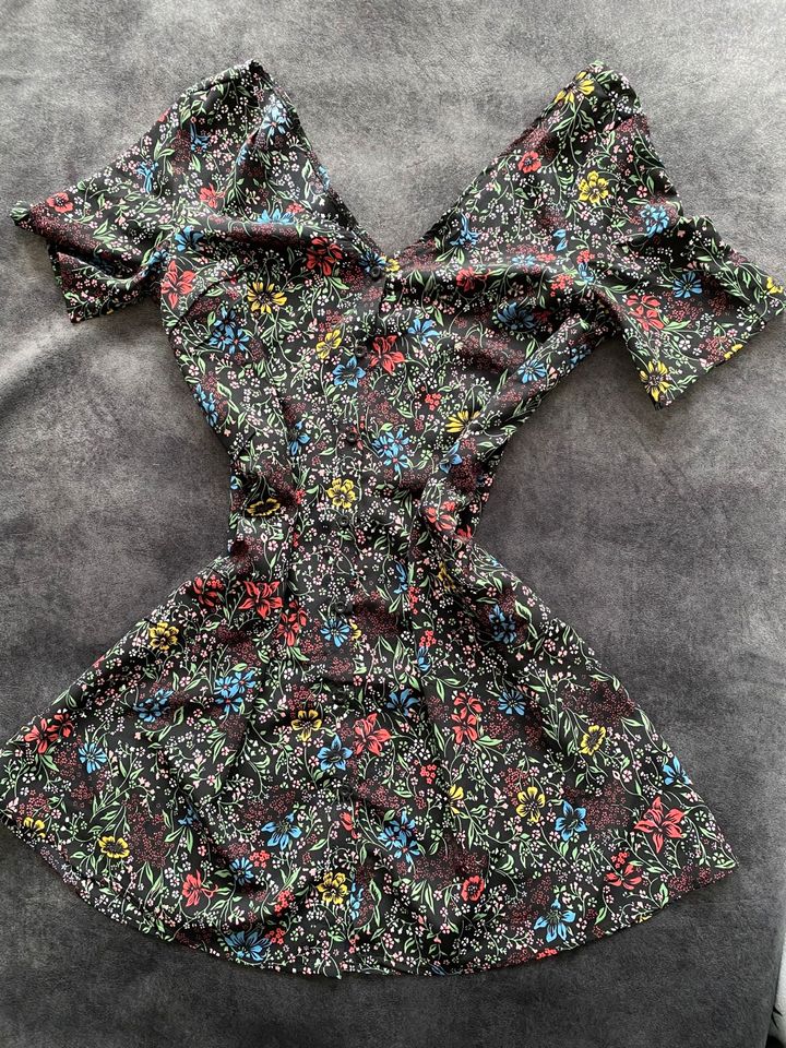 Neues Kleid mit Blumen / Blümchenkleid in Nordrhein-Westfalen - Oberhausen  | eBay Kleinanzeigen ist jetzt Kleinanzeigen