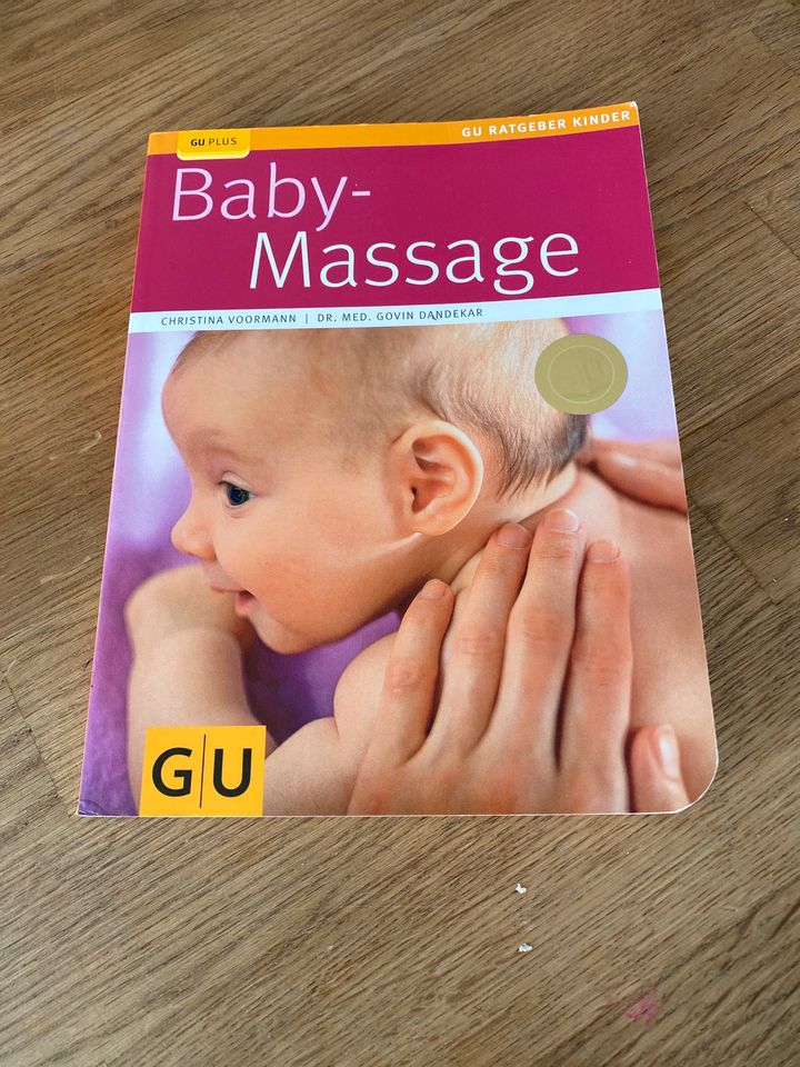 Baby-Massage Buch GU inklusive Poster in Gladbeck
