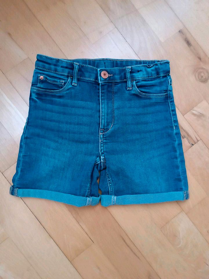 H&M Jeans Shorts Hosen Gr. 128 blau pink in Birkenfeld
