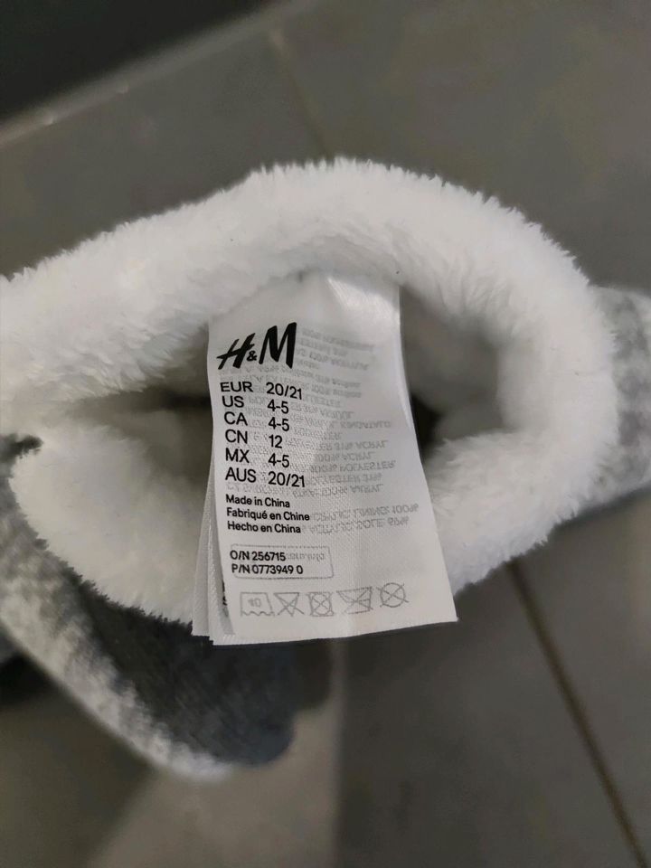 Baby Hausschuhe Größe 20/21 von H&M in Urmitz