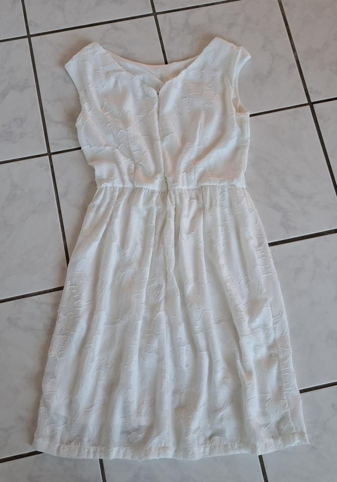 Kleid, weiß, festl., Gr 38, florale Spitzendesign, gefüttert in Horbach