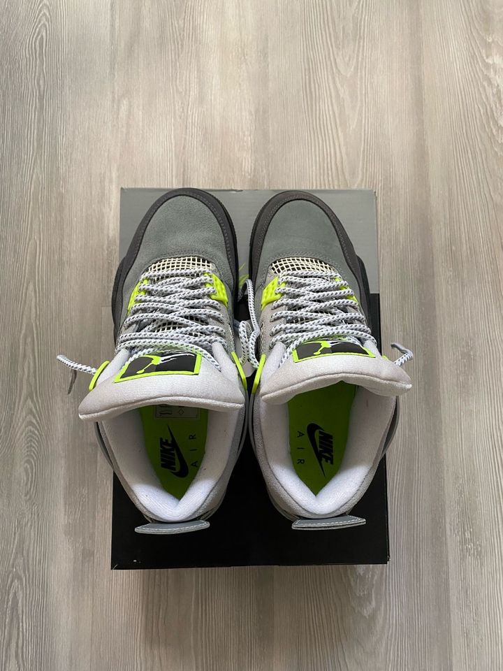 Nike Air Jordan 4 Retro / SE 95 Neon in Pfungstadt