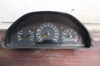 Mercedes W210 E240 Tacho Kombiinstrument 2105400748 Nordrhein-Westfalen - Herford Vorschau