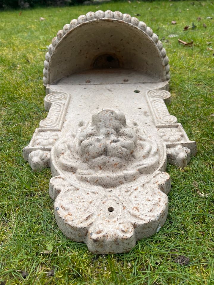 Gusseiserner Wandbrunnen, Brunnen, Gartendeko, Landhausstil in Flensburg