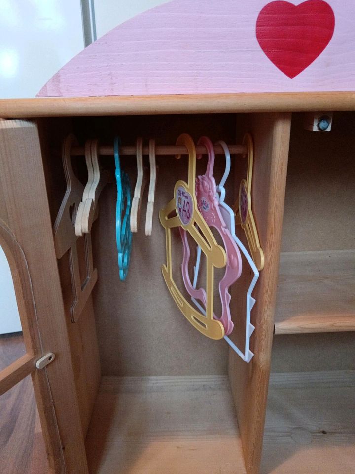 Puppen Kleiderschrank in Gäufelden