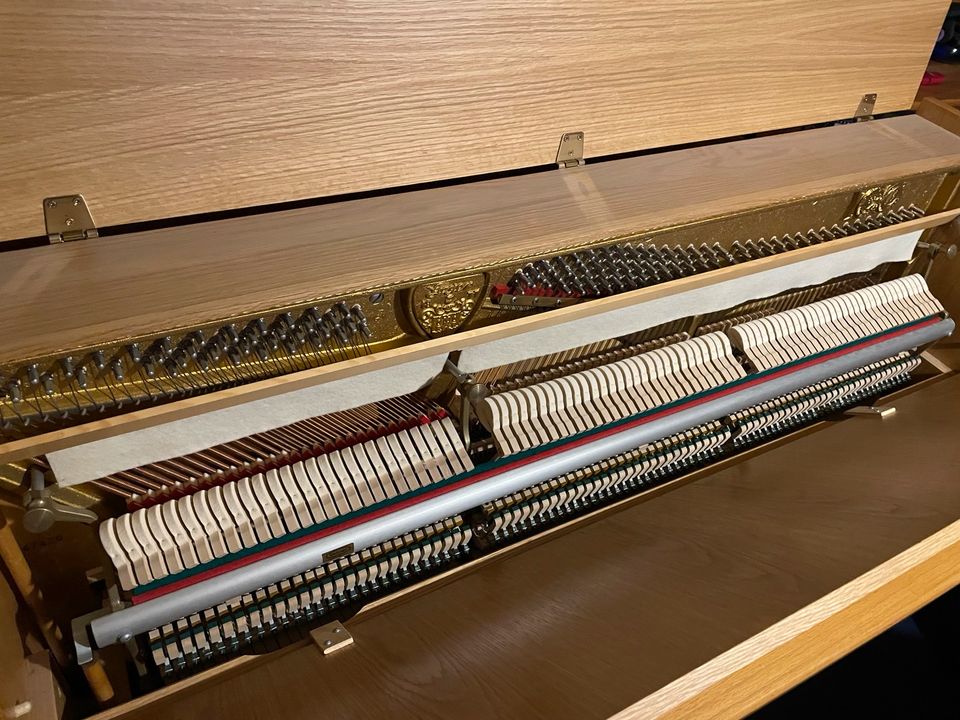 Geyer Klavier guter Zustand mit 3 Pedalen in Linden