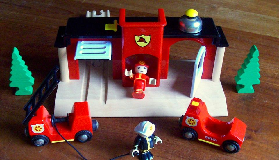 Brio Holzeisenbahn schönste Feuerwehrstation von Brio! 33589 in Düsseldorf