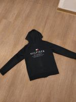 Tommy Hilfiger Jungen Jacke Gr. 140 Düsseldorf - Stadtmitte Vorschau