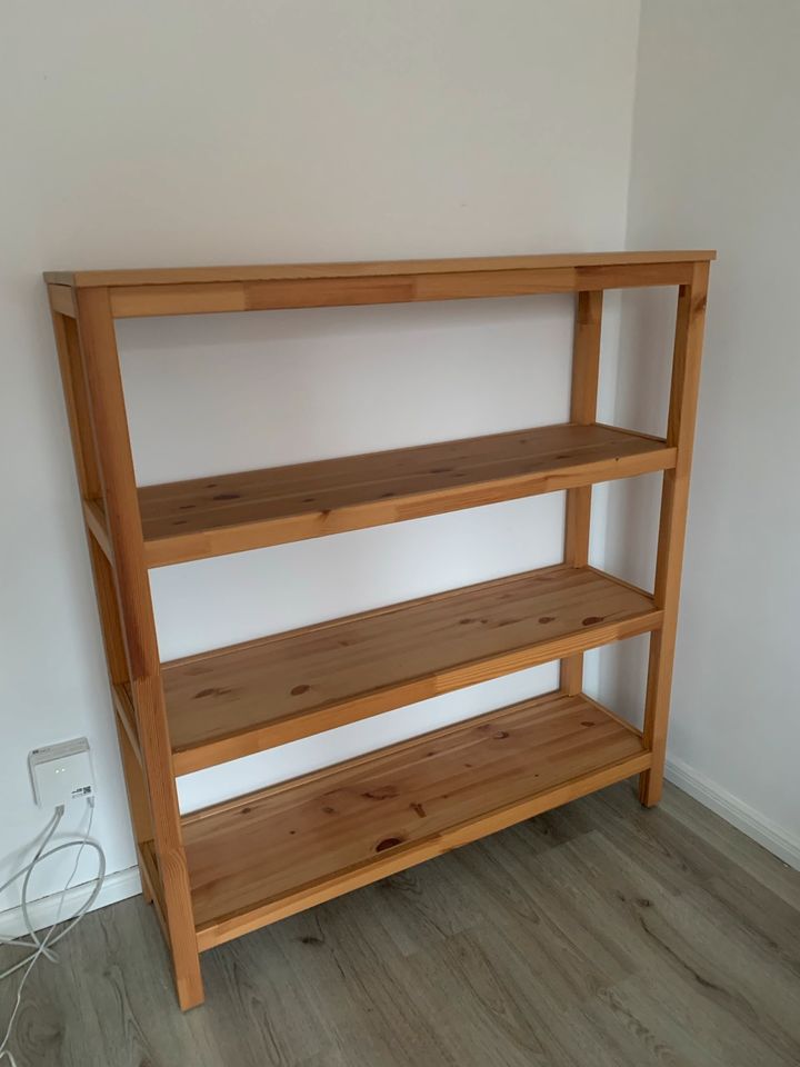 IKEA Hemnes Holzregal 120x130 in Hamburg