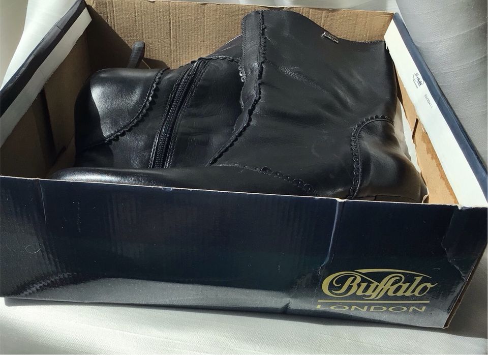 BUFFALO Stiefeletten, Leder schwarz Gr. 41,  NEU in Oststeinbek