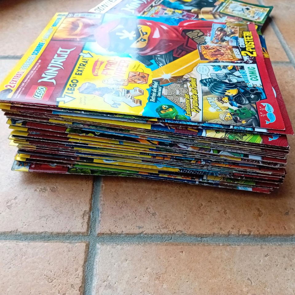 Lego Ninjago Zeitschriften 50 Stück plus 6 Sonderausgaben in Volkerzen