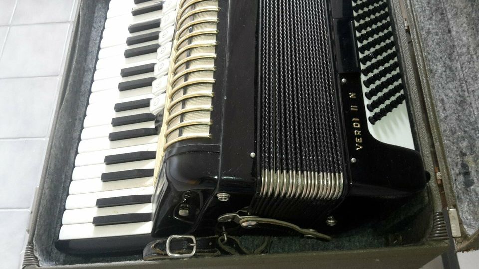 Hohner Akkordeon; Verdi III N, Bj. ca.1970, 1.Hd. 120  Bässe in Schramberg