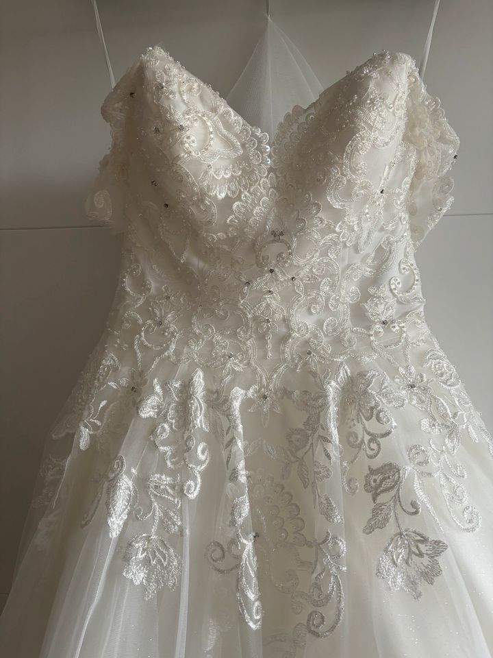 Hochzeitskleid NEU in Kirf