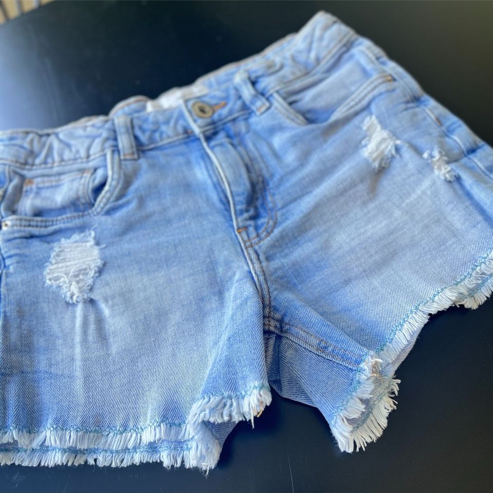 Jeans Shorts Zara Bekleidungspaket Jeans weiß blau Gr.140 in Ingolstadt