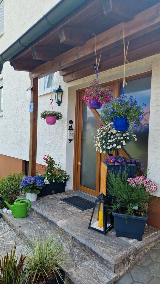 Dopplezimmer in FeWo, großer Balkon Gartenblick, Monteurzimmer in Burgau