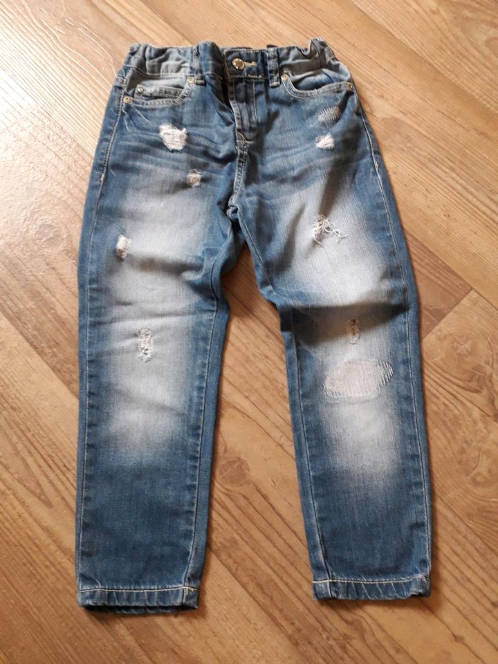 Coole destroyed Mädchen Jeans Gr.116 von Reserved vintage Style in Filderstadt