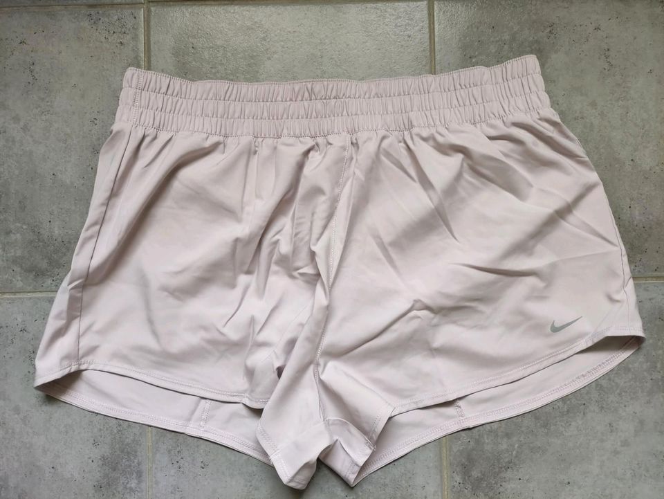 Nike Regular Sportshorts "One" in pastelllila in Berlin