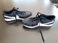 Nike Turnschuh Gr. 40 in Schwarz Hessen - Reiskirchen Vorschau