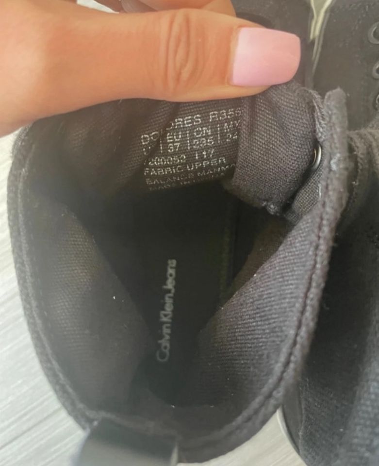Adidas Nike Tommy Hilfiger Calvin Klein Güsse Schuhe Sn 37-38 in Gummersbach