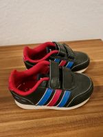 Adidas sneaker sportschuhe 22(23) Niedersachsen - Rühen Vorschau
