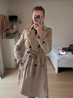 Trenchcoat GAP beige Klassisch Größe M München - Untergiesing-Harlaching Vorschau