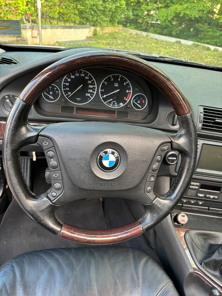 BMW 520i Facelift 2.2 Exklusive Wertgutachten, Vollausstattung in Dresden