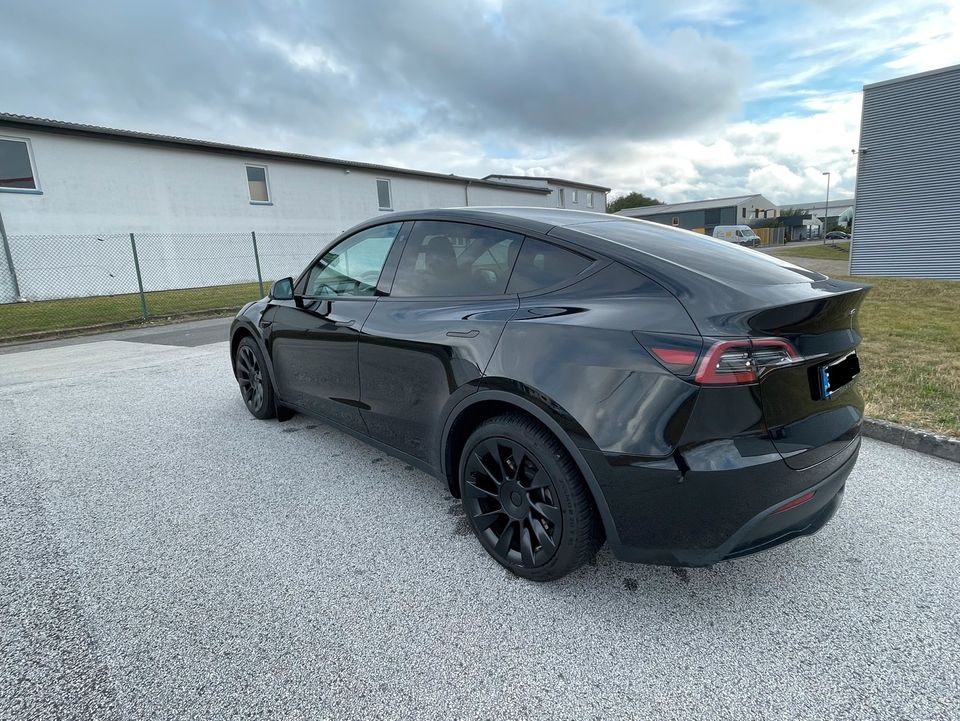 Tesla Model Y Long Range LR MiC 20“ Induction AHK Schwarz Schwarz in Düsseldorf