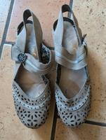 Rieker Damen Sandalen Sommerschuhe taupe Gr.40 Wildlederoptik Sachsen - Oschatz Vorschau