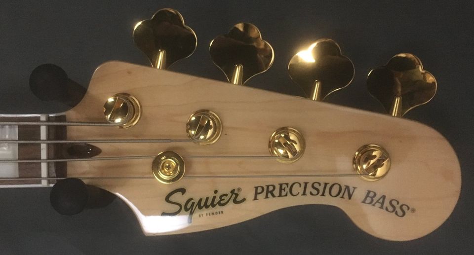 SQUIER 40th ANNIVERSARY PRECISION BASS SCHWARZ, NEU in Duisburg