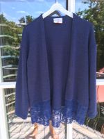 MÄDCHEN-STRICKJACKE Gr. 128, blau, top Zustand Thüringen - Gera Vorschau