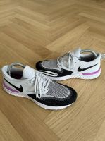 Nike Odyssey React Sneaker Sportschuhe EU 45 Hessen - Bad Vilbel Vorschau