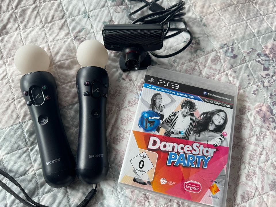 PlayStation 3, dance Star Party Set mit Kamera und 2 Controllern in Berlin