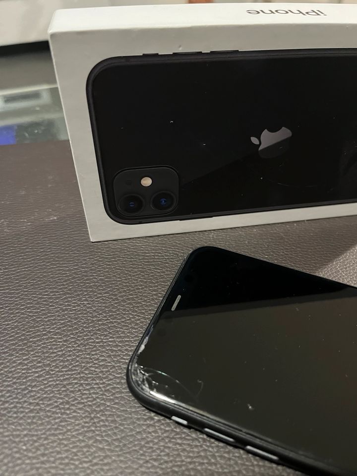 iPhone 11 64 Gb schwarz mit OVP in Suhl