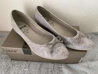 Ballerina Slipper mit Absatz in silbergrau Gr. 37,5 Kr. Altötting - Tüßling Vorschau
