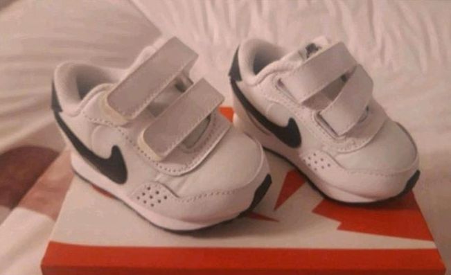 Nike Sneaker Kinder, Größe 17, OVP in Neuss