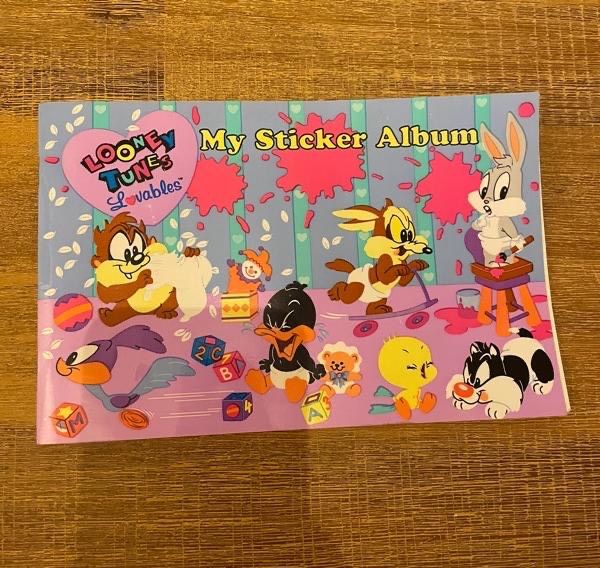 Stickeralbum mit Sticker aus den 90er Jahren in Langgöns