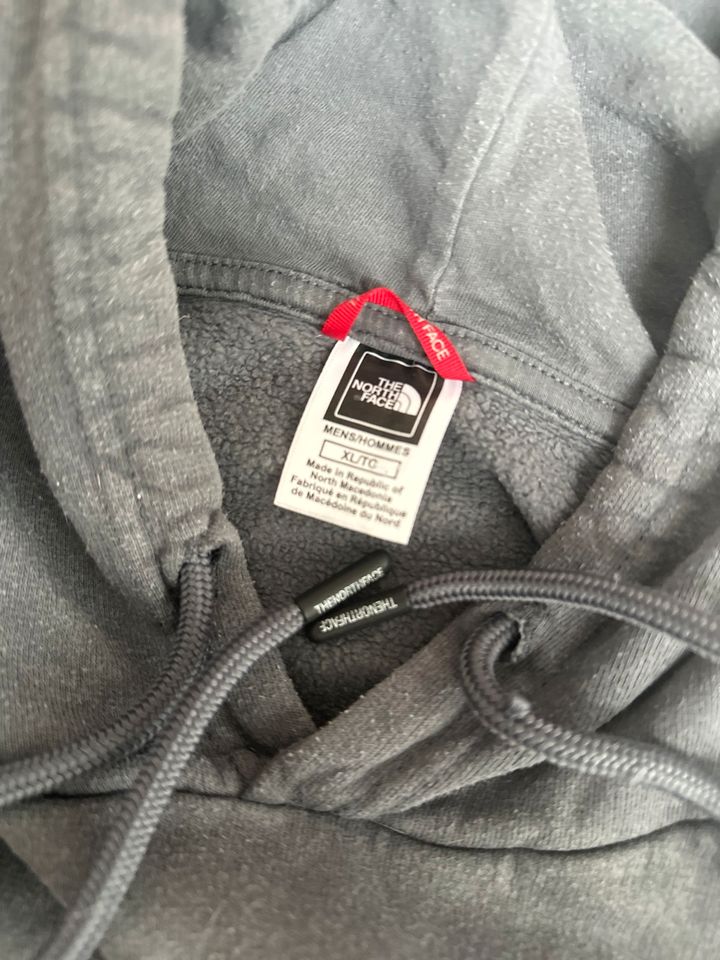 TNF Pulli grau in Lüssow