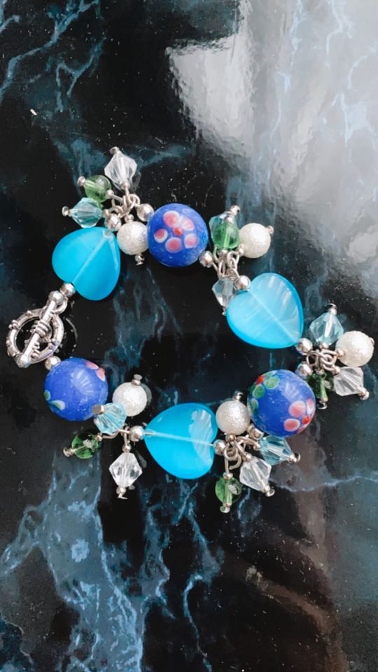 Armband Glas Perlen Modeschmuck Bettelarmband mit Anhängern in Hessen -  Liederbach | eBay Kleinanzeigen ist jetzt Kleinanzeigen