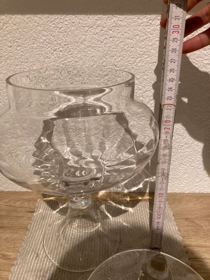 Glasschale mit Fuß und Deckel / Candybar Vase in Michelstadt