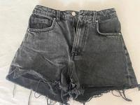 Jeans Shorts Hotpants von ZARA in Größe 34 Hessen - Steinau an der Straße Vorschau