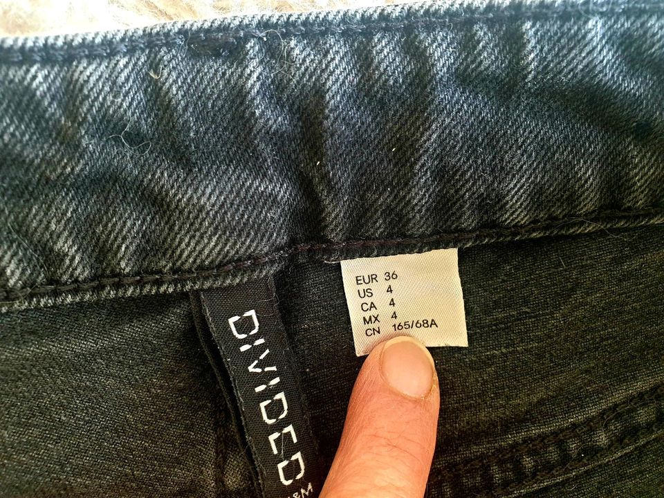 Jeans Shorts / kurze Hose Gr.36 in Leipzig