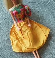 VINTAGE Mattel Barbie Kleidung Kleid Ballkleid Blumen gelb Bayern - Niederalteich Vorschau